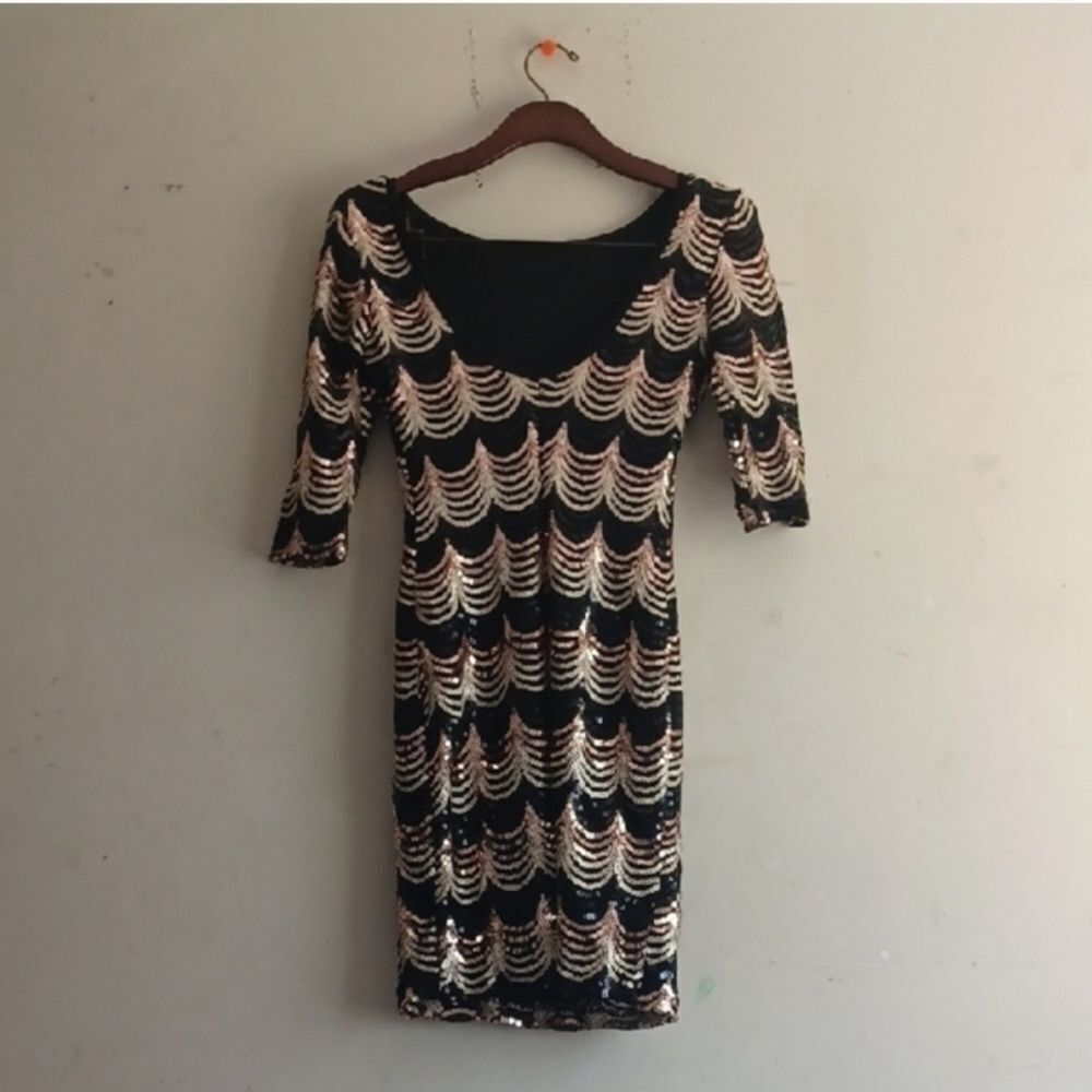 Elegant Black and Gold Sequin Dress - Picture 2 of 14